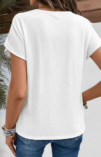 RIVELLA – Casual Button-Up T-Shirt with Chic Knotted Design