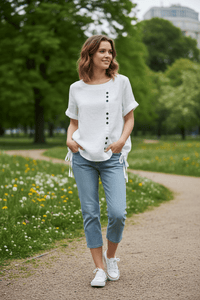 KELLYRA – Women’s Short-Sleeve Blouse with Clean Round Neck and Minimal Design