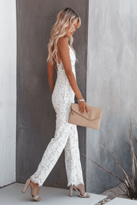 Chic Sleeveless Jumpsuit with Elegant Lace Pattern - Flattering V-Neck & Wide-Leg Design 1