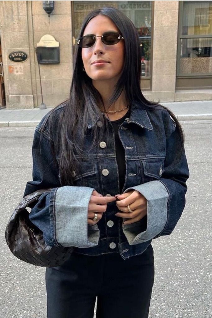 Chic Women's Denim Set - Classic Trucker Jacket & Relaxed Wide Leg Jeans 3