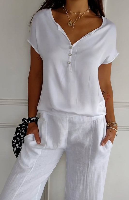 Chic & Comfortable V-Neck T-Shirt - Soft Fabric, Relaxed Fit, Versatile Style 7