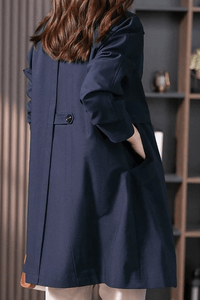 Elegant Women's Short Trench Coat with Tailored Fit & Single Button Closure 2