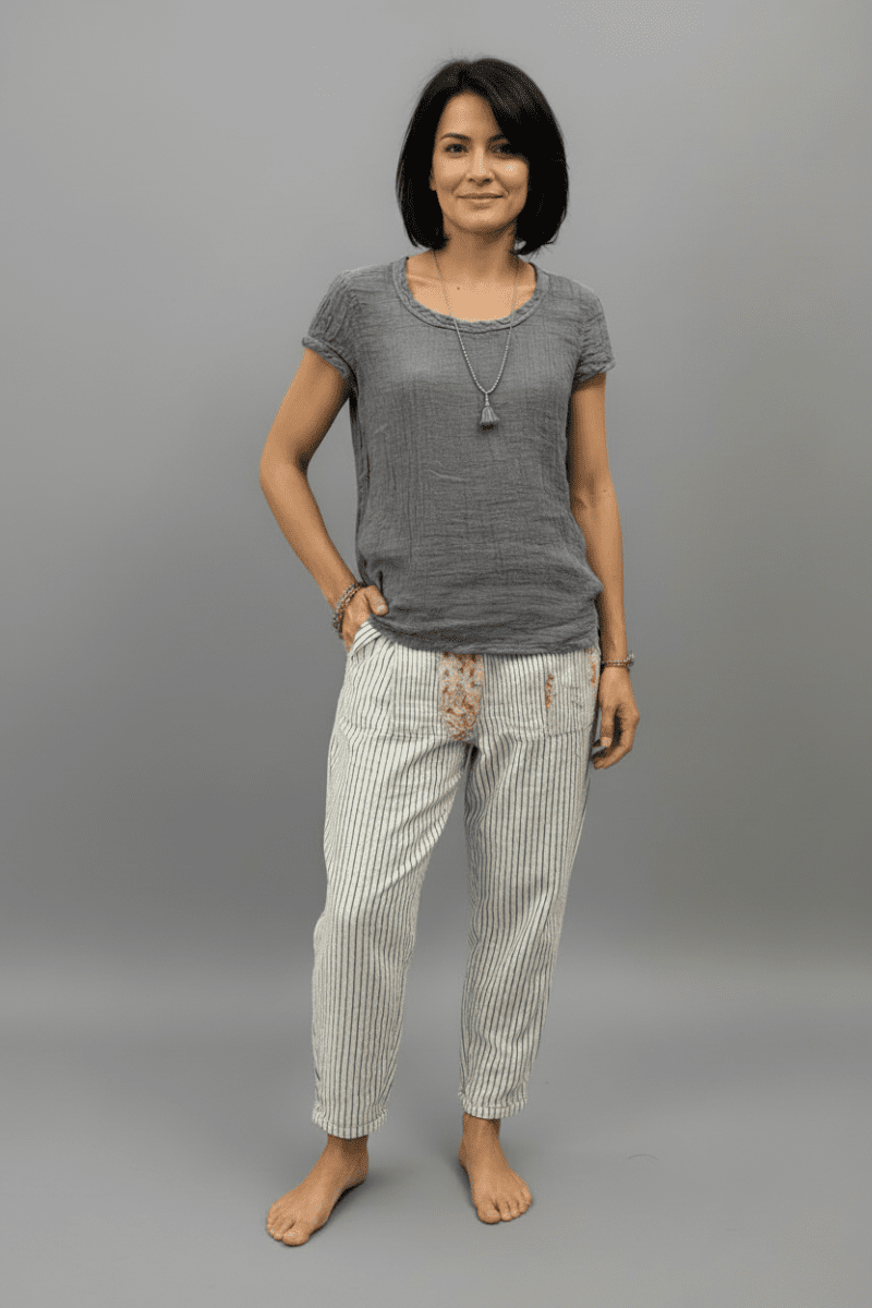Heidi - Vintage-Inspired Curved Hem T-Shirt in Soft, Breathable Fabric 5