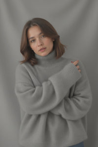 Sydney Women's Oversized Cashmere Turtleneck Sweater - Cozy Knit Style 9