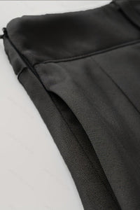 Hali – Minimalist High-Waisted Skirt with Lightweight Texture